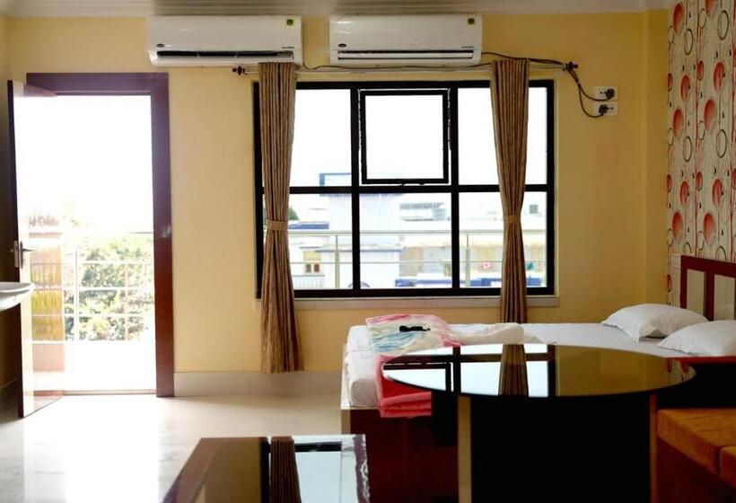 غرفة قياسية رباعية, Royal Sunview