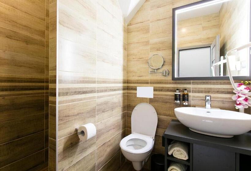 اتاق عادی, New York Pension