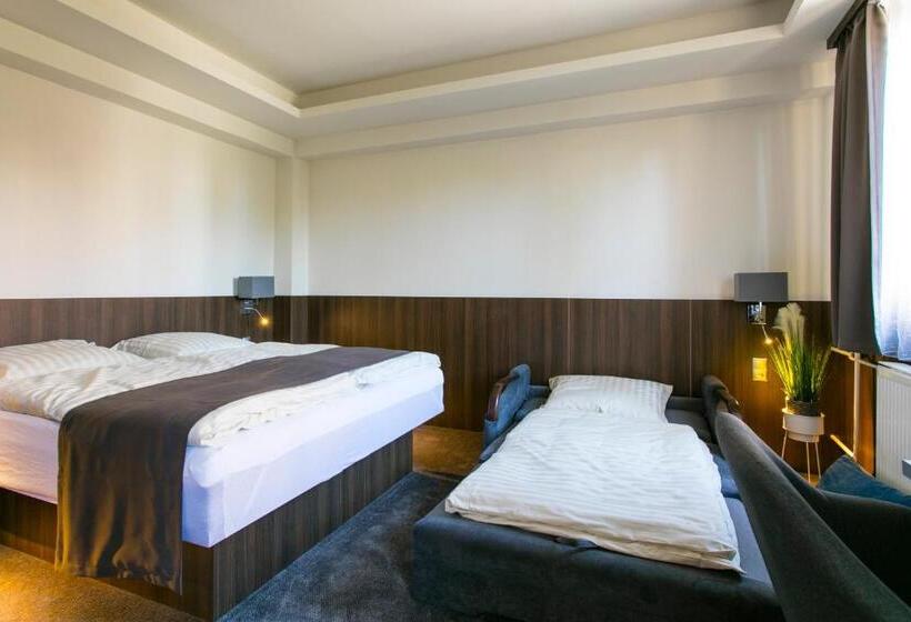 اتاق لوکس, New York Pension