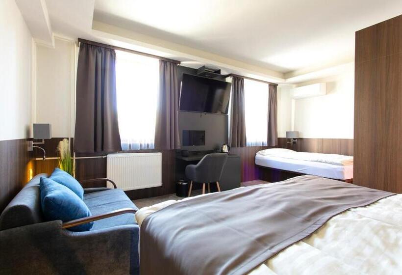 اتاق لوکس, New York Pension