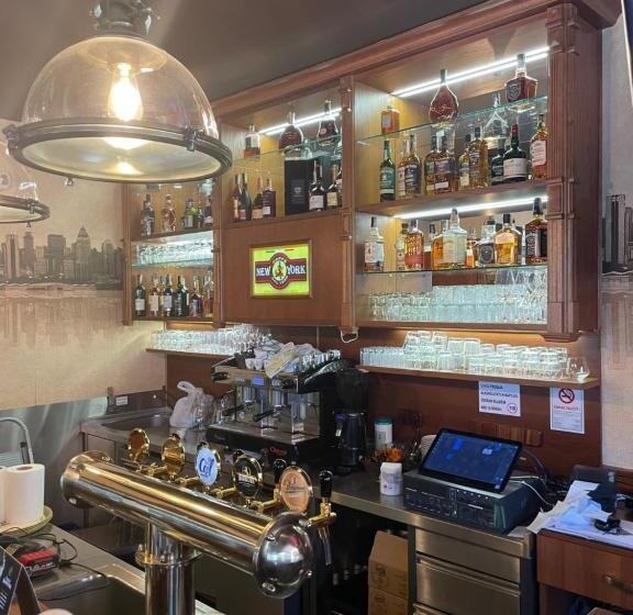 اتاق لوکس, New York Pension