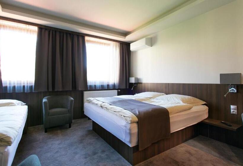 اتاق استاندارد سه نفره, New York Pension