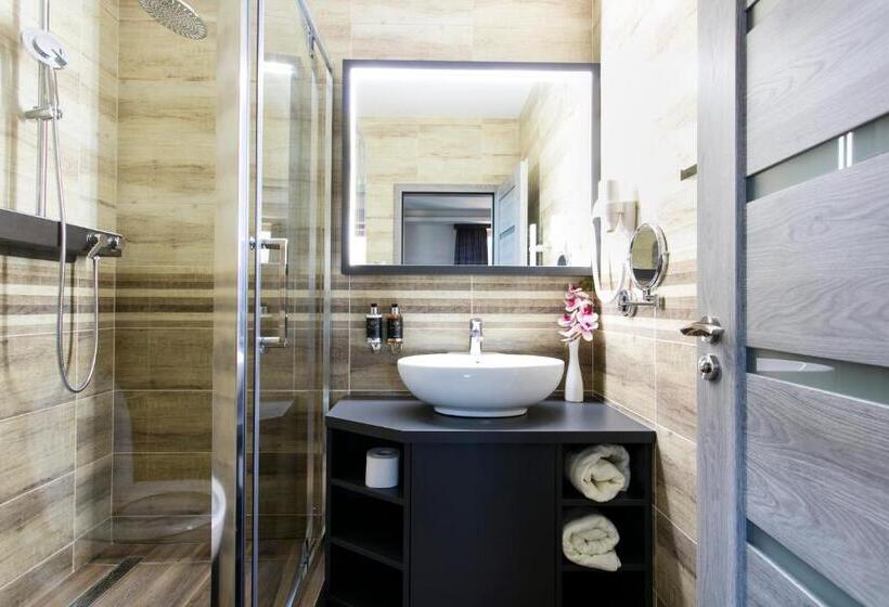 اتاق استاندارد سه نفره, New York Pension