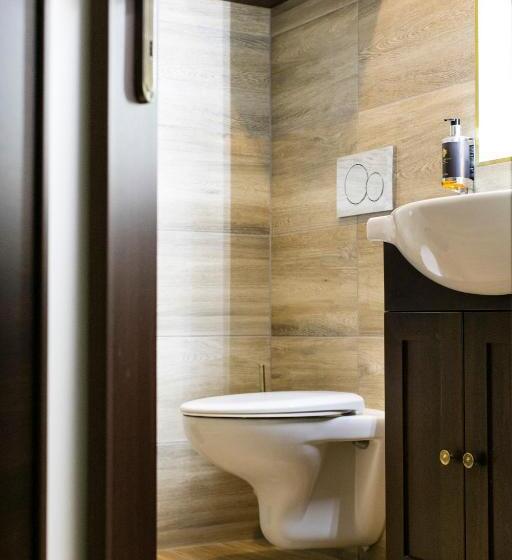 اتاق لوکس خانوادگی, New York Pension