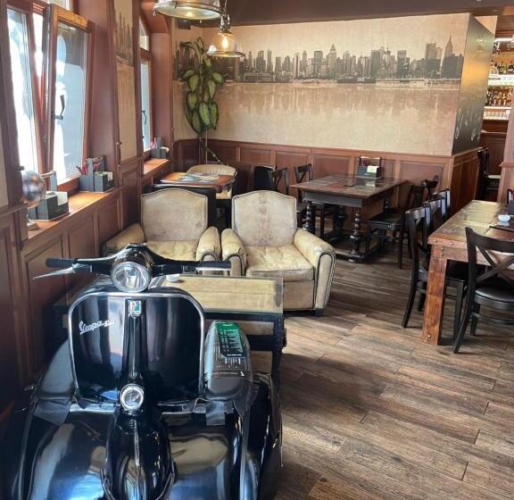 اتاق استاندارد سه نفره, New York Pension