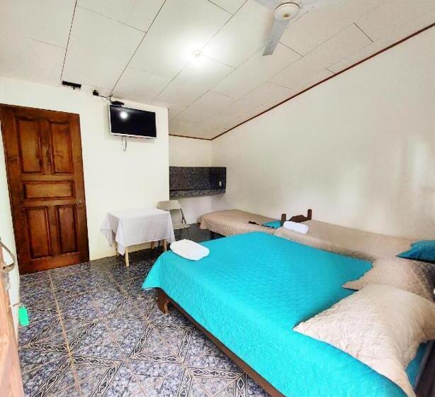 스탠다드 트리플 룸, Restaurante Y Cabinas Sudy