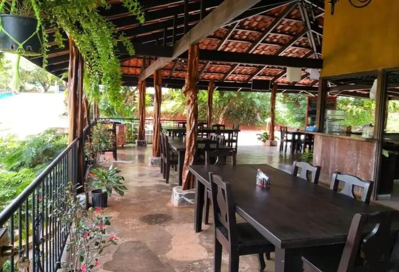 スタンダードスタジオ, Restaurante Y Cabinas Sudy