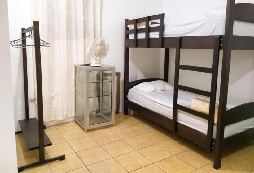 스탠다드 스튜디오, Restaurante Y Cabinas Sudy