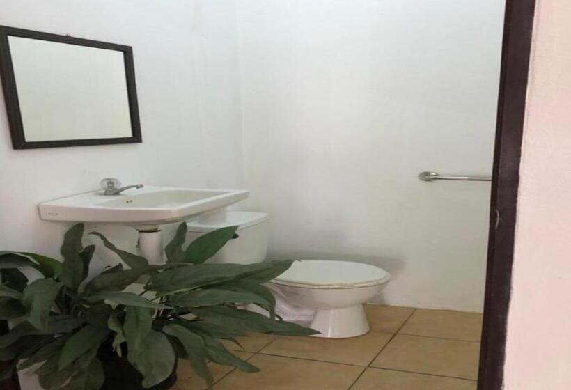 스탠다드 스튜디오, Restaurante Y Cabinas Sudy