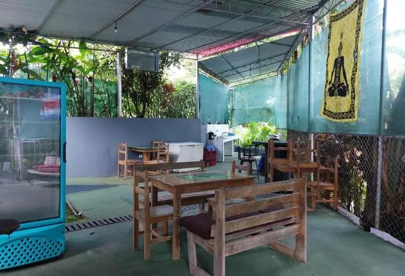 ファミリーステューディオ, Restaurante Y Cabinas Sudy