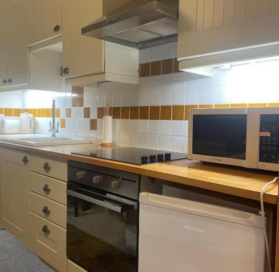 Номер Deluxe, The Steam Packet