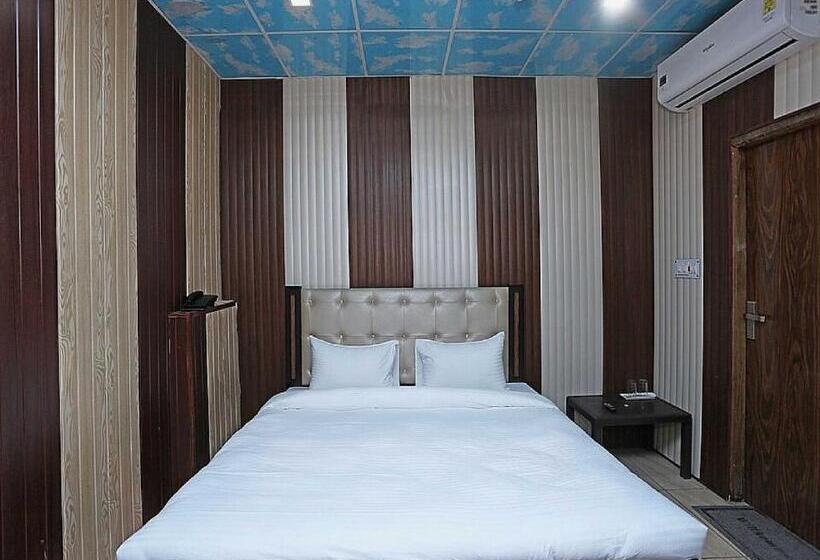 اتاق کلاسیک سه تخته, O Diamond