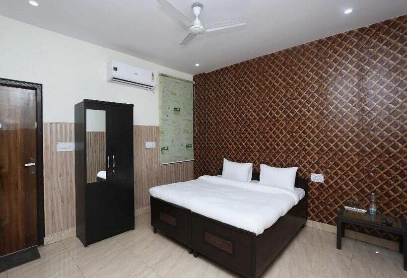 اتاق کلاسیک سه تخته, O Diamond