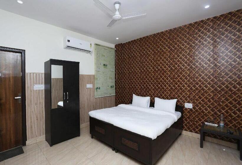 اتاق کلاسیک سه تخته, O Diamond