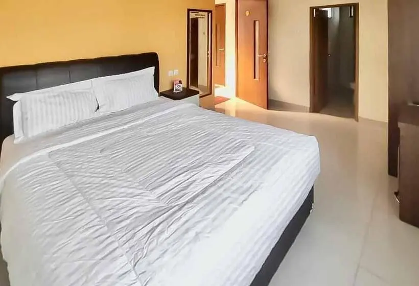 デラックスルーム, Reddoorz Syariah Plus Near Cirebon Super Block Mall 2