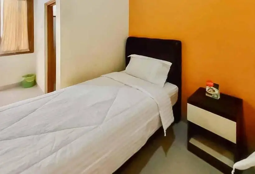 エコノミールーム, Reddoorz Syariah Plus Near Cirebon Super Block Mall 2