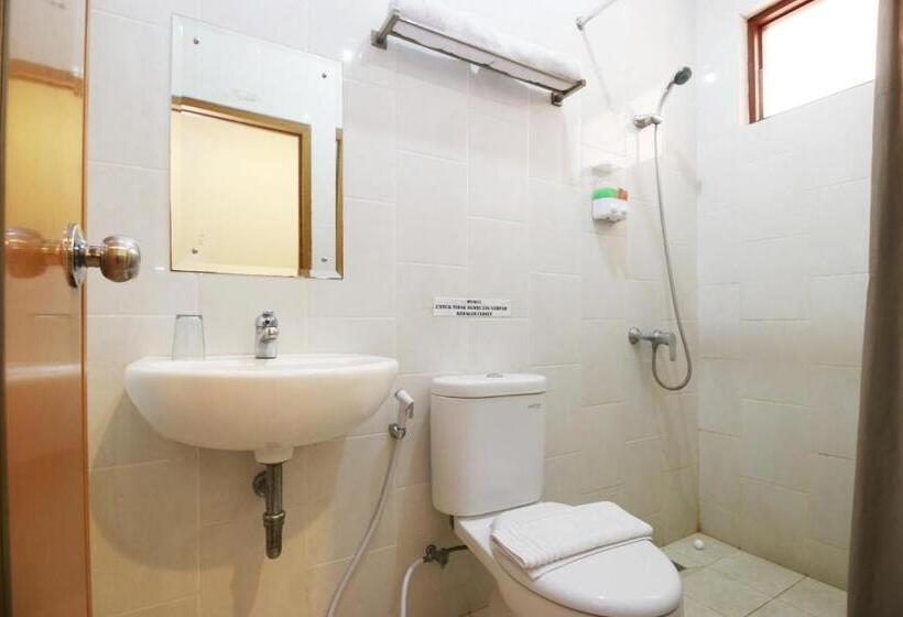 Номер Economy, Reddoorz Syariah Plus Near Cirebon Super Block Mall 2