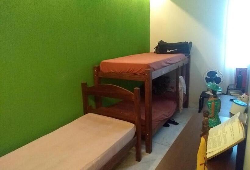 تختخواب در اتاق مشترک, Casa Verde