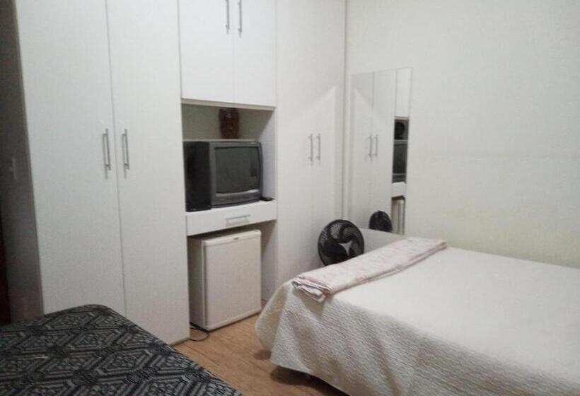 تختخواب در اتاق مشترک, Casa Verde