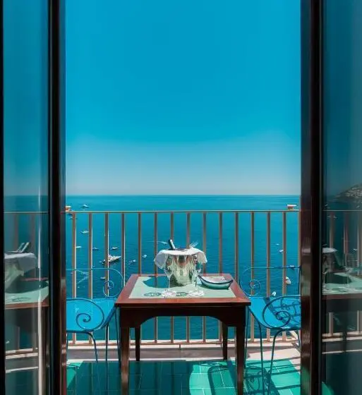 اتاق لوکس با چشم‌انداز دریا, Villa Nettuno