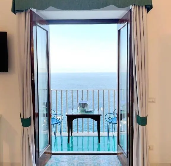اتاق لوکس با چشم‌انداز دریا, Villa Nettuno