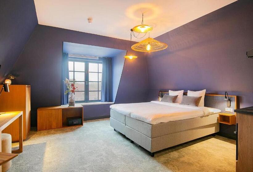 Studio Deluxe, Marktstad