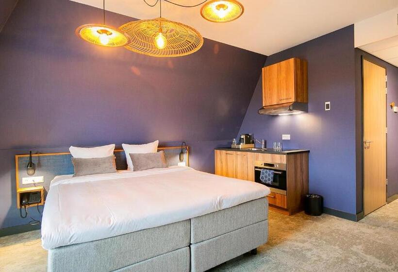 Studio Deluxe, Marktstad