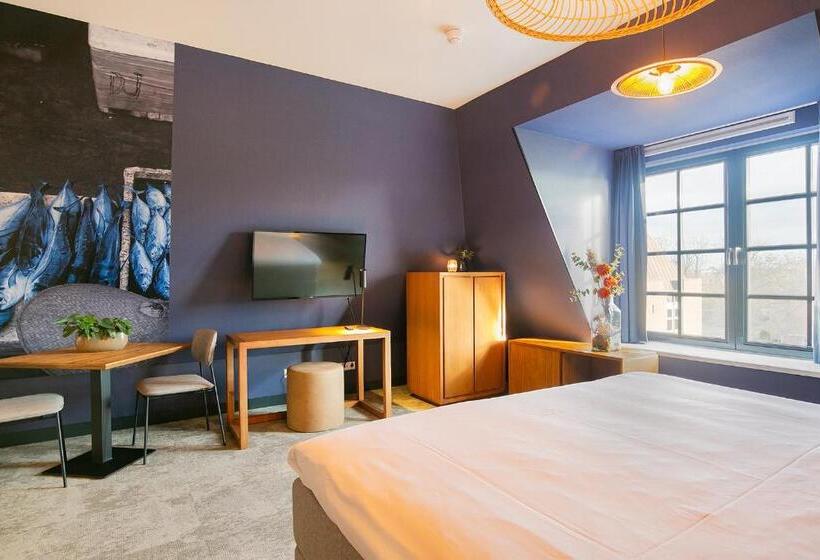 Studio Deluxe, Marktstad