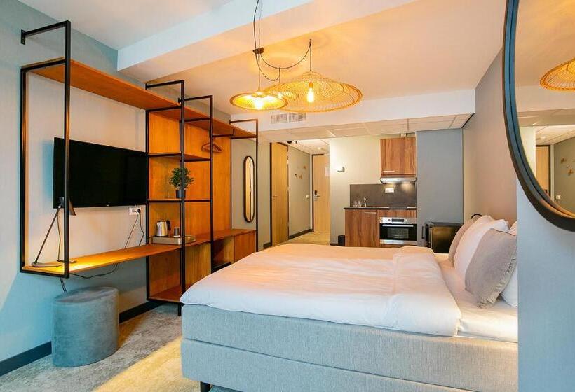 Studio Deluxe, Marktstad