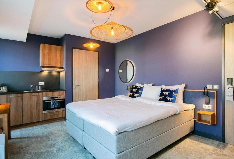 Studio Deluxe, Marktstad