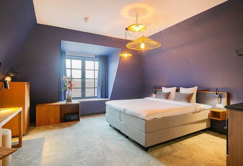 Studio Deluxe, Marktstad