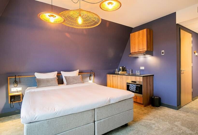 Studio Deluxe, Marktstad