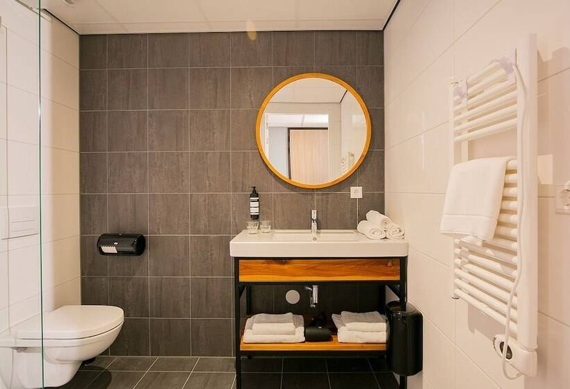 Studio Deluxe, Marktstad