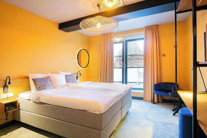 Studio Deluxe, Marktstad