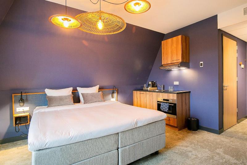 Studio Deluxe, Marktstad