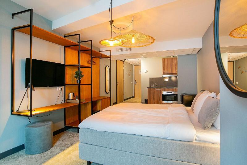 Studio Deluxe, Marktstad