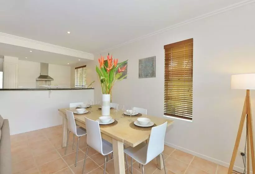 ویلای 1 خوابه, Cayman Villas Port Douglas