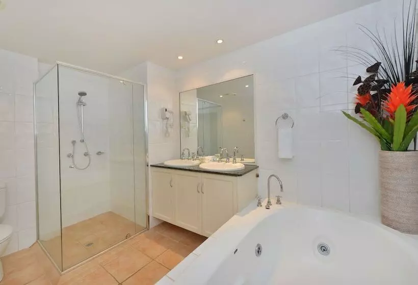 ویلای 3 خوابه, Cayman Villas Port Douglas