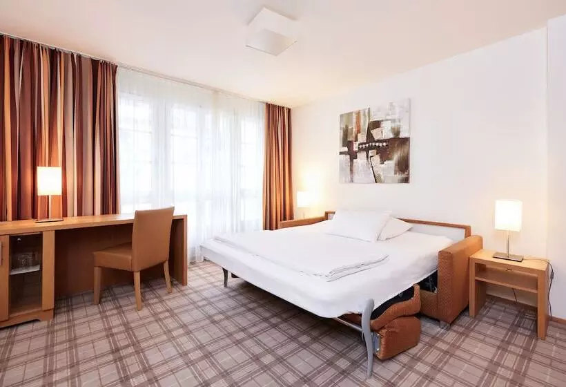 اتاق استاندارد سه نفره, Central City Hotel Rochat