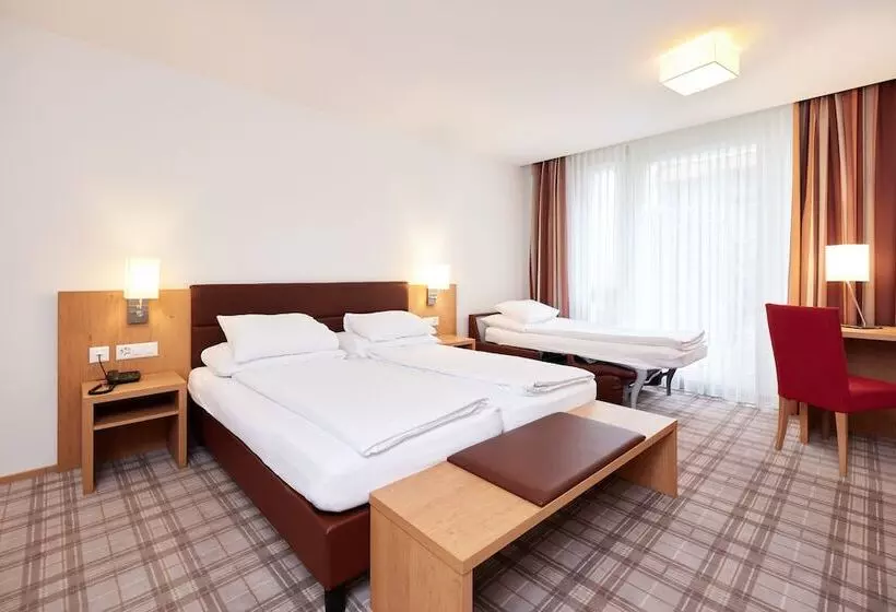 اتاق استاندارد چهار تخته, Central City Hotel Rochat