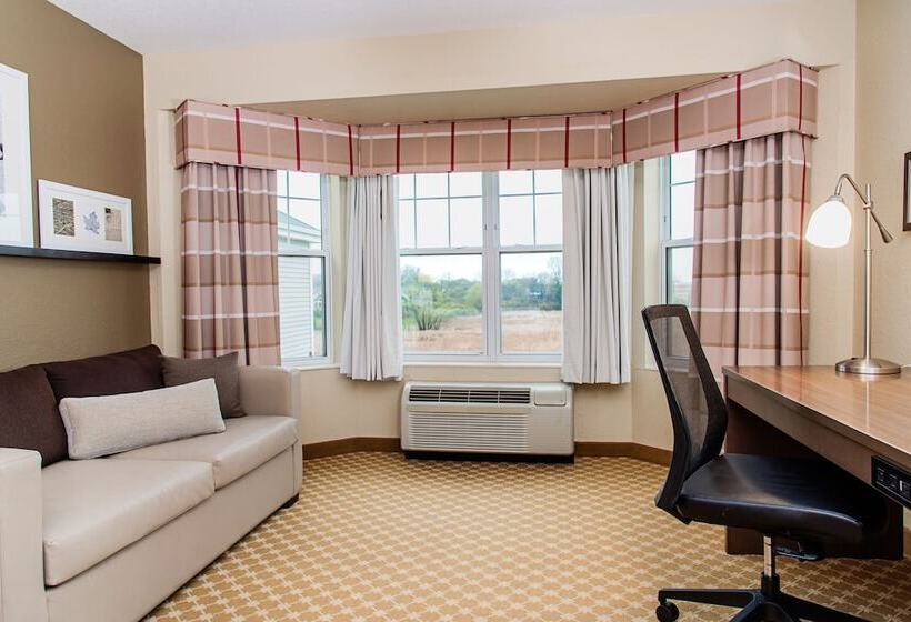 جناح مزود بجاكوزى, Country Inn & Suites By Radisson, Milwaukee West Brookfield , Wi