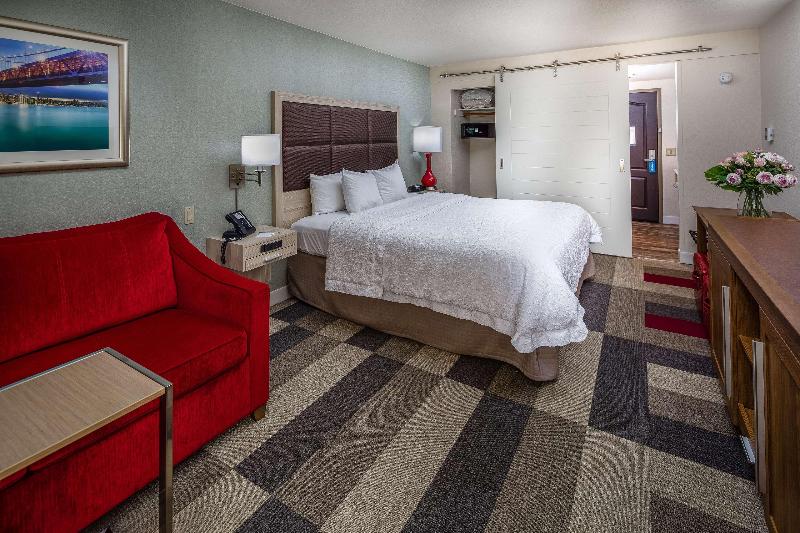 キングサイズベッドのスタンダードルーム, Hampton Inn San Francisco Airport