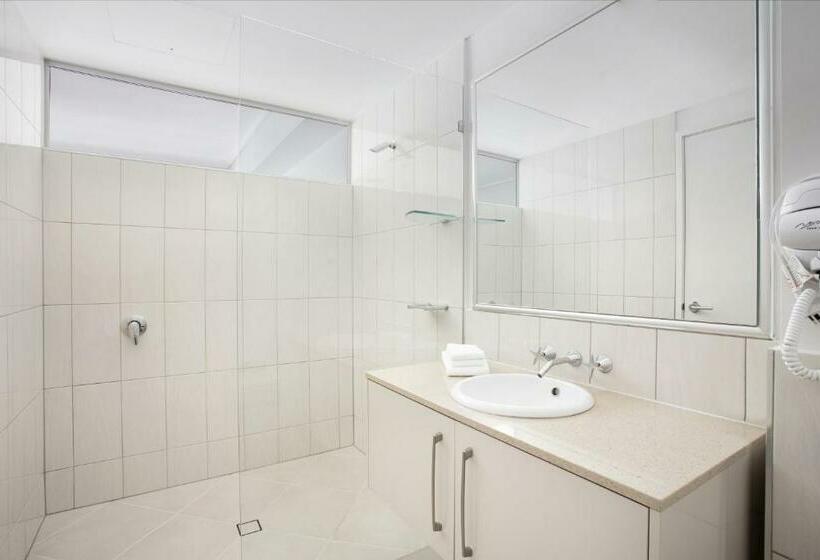 标准间, Mantra Trilogy