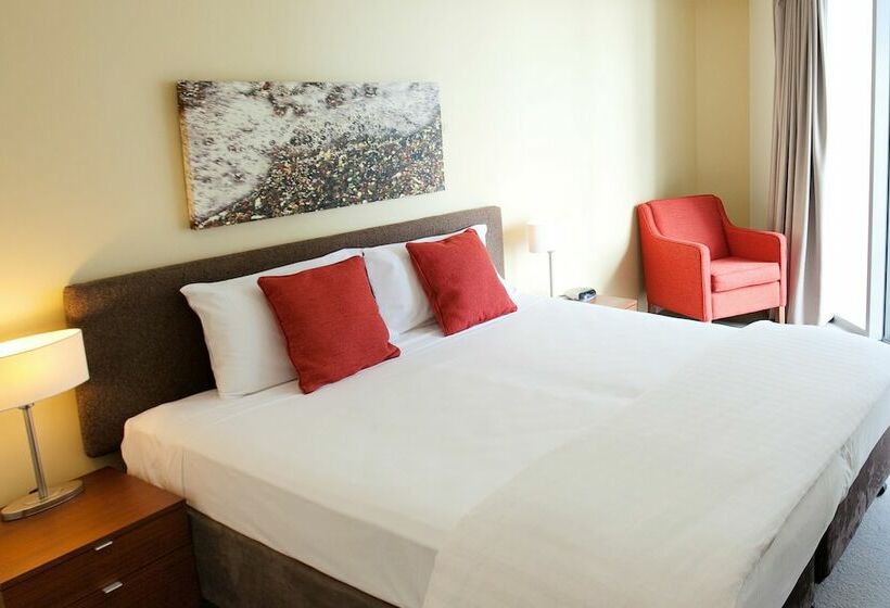 标准间, Mantra Trilogy