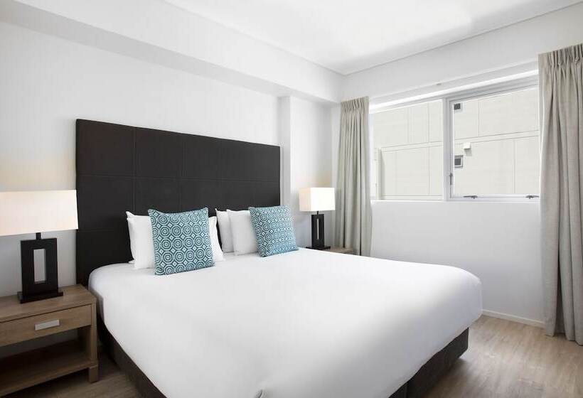 标准间, Mantra Trilogy