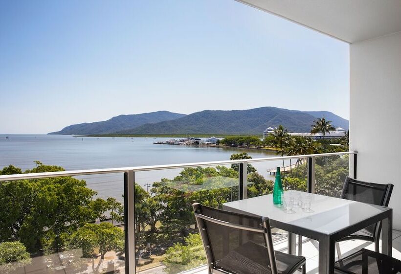 标准间, Mantra Trilogy