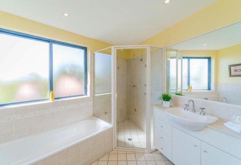 ガーデンビューの2ベッドルームアパート, The Cove Yamba