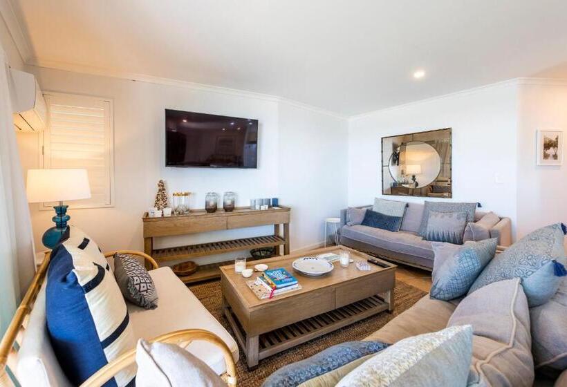 Superior 2-bedroom flat with sea view, The Cove Yamba