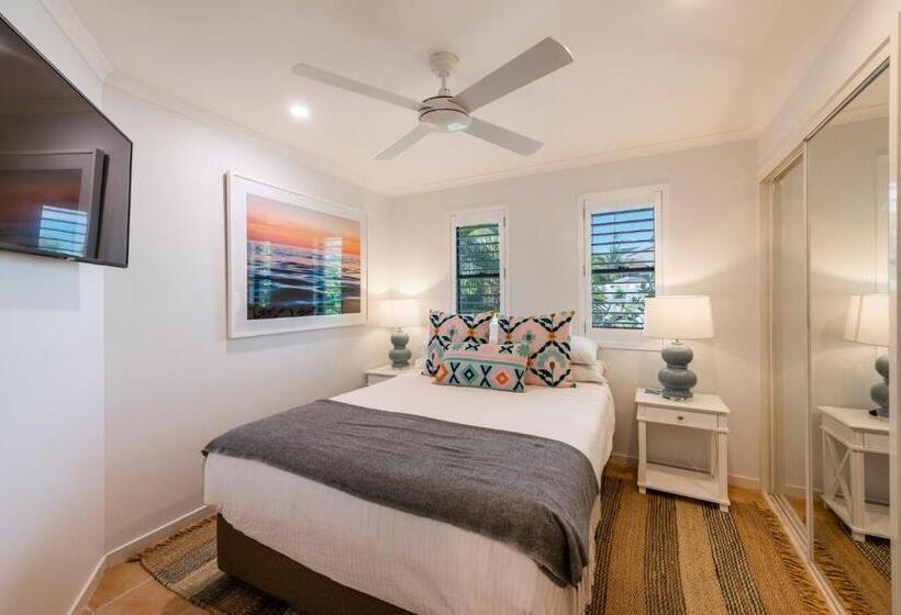 Superior 2-bedroom flat with sea view, The Cove Yamba