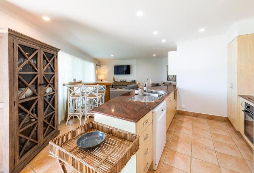 Superior 2-bedroom flat with sea view, The Cove Yamba